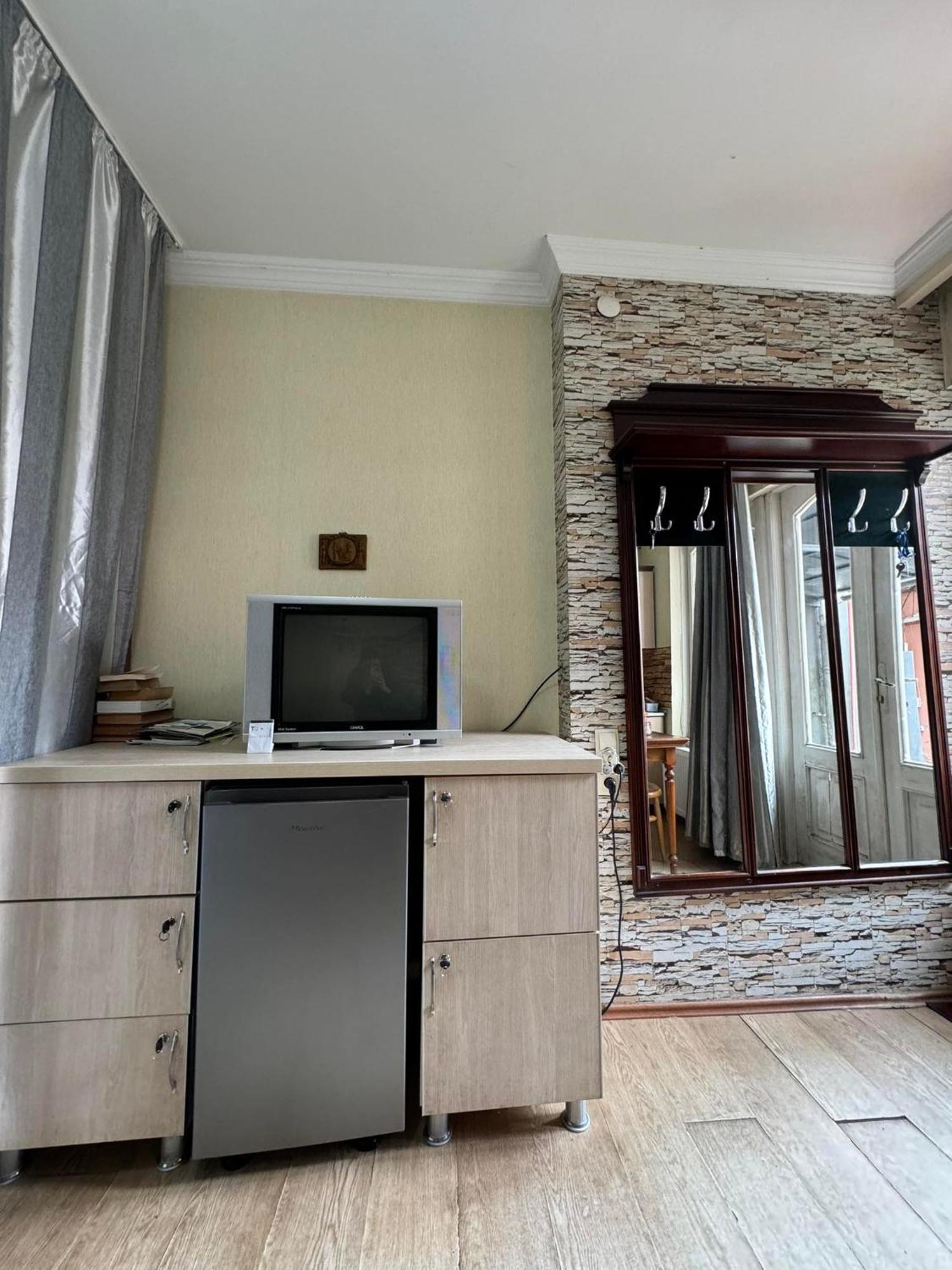 Tj+ Hostel Batumi Exterior photo