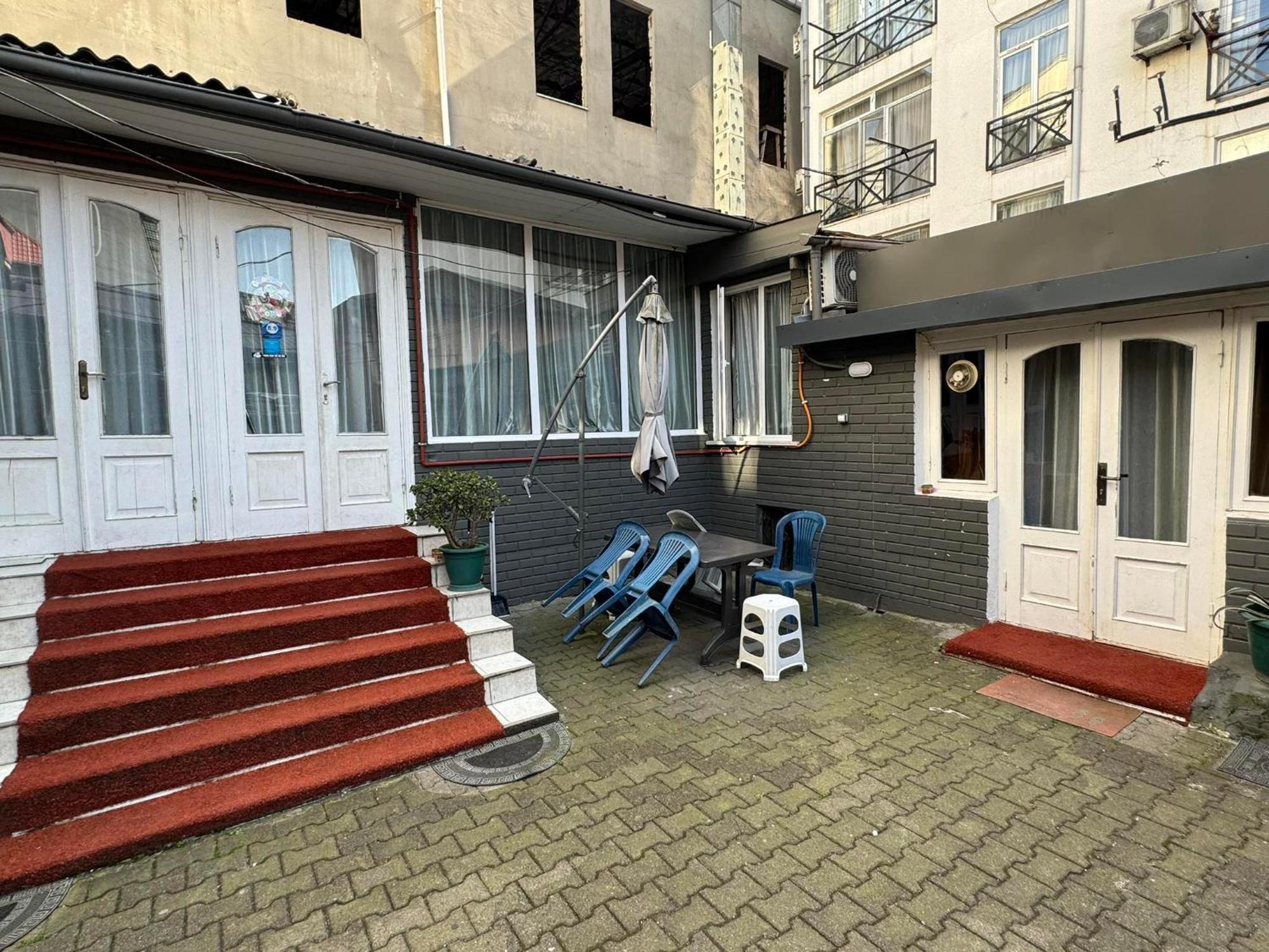 Tj+ Hostel Batumi Exterior photo