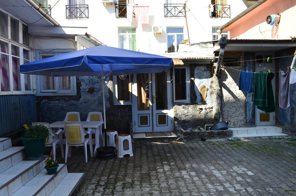 Tj+ Hostel Batumi Exterior photo